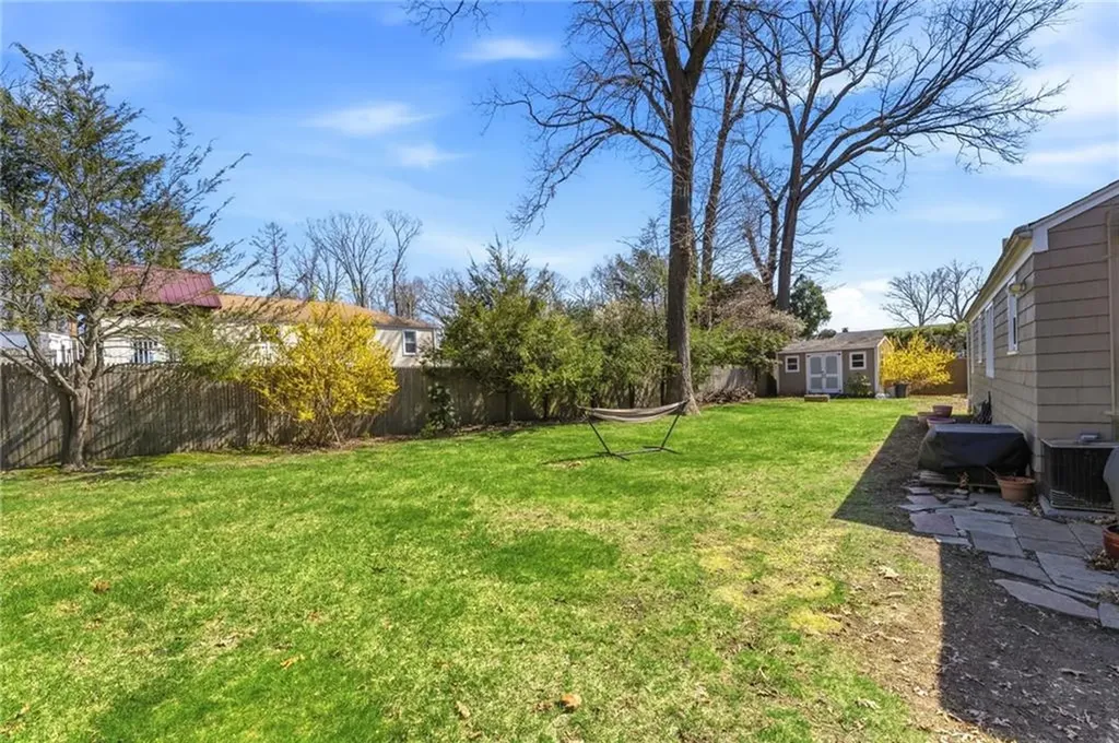 9 Tophill Circle Cranston RI 02920