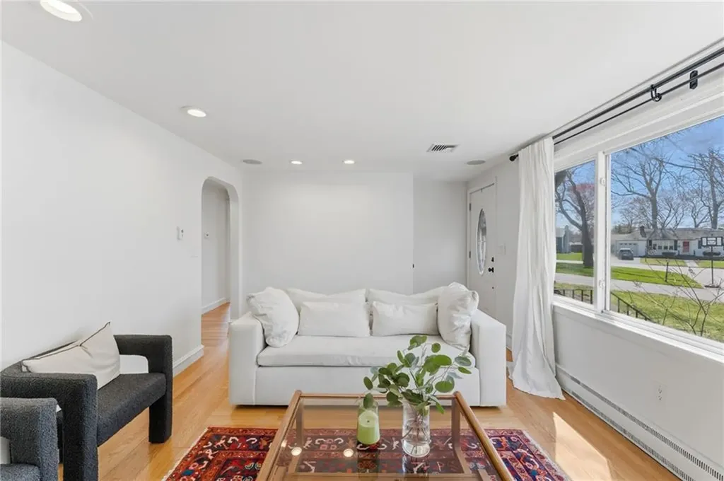 9 Tophill Circle Cranston RI 02920