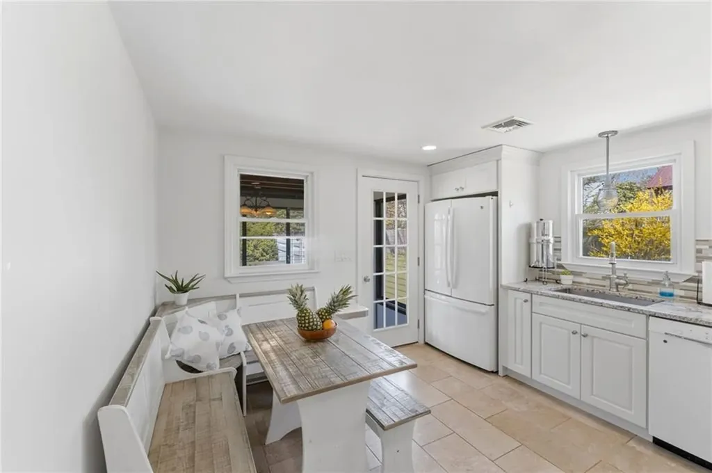 9 Tophill Circle Cranston RI 02920