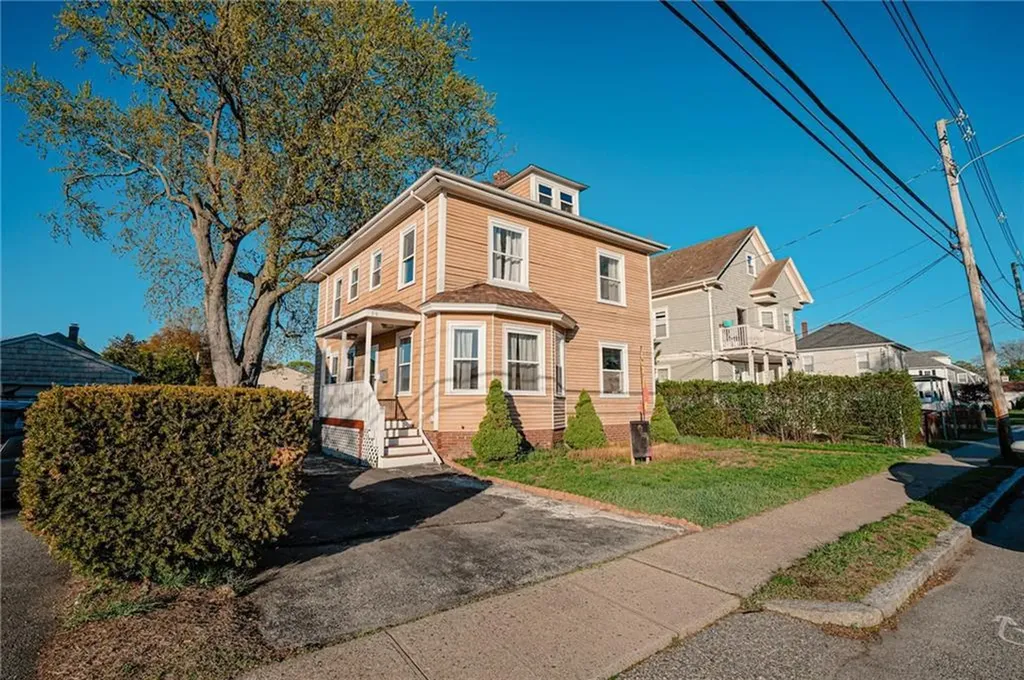 59 Bourne Avenue East Providence RI 02916
