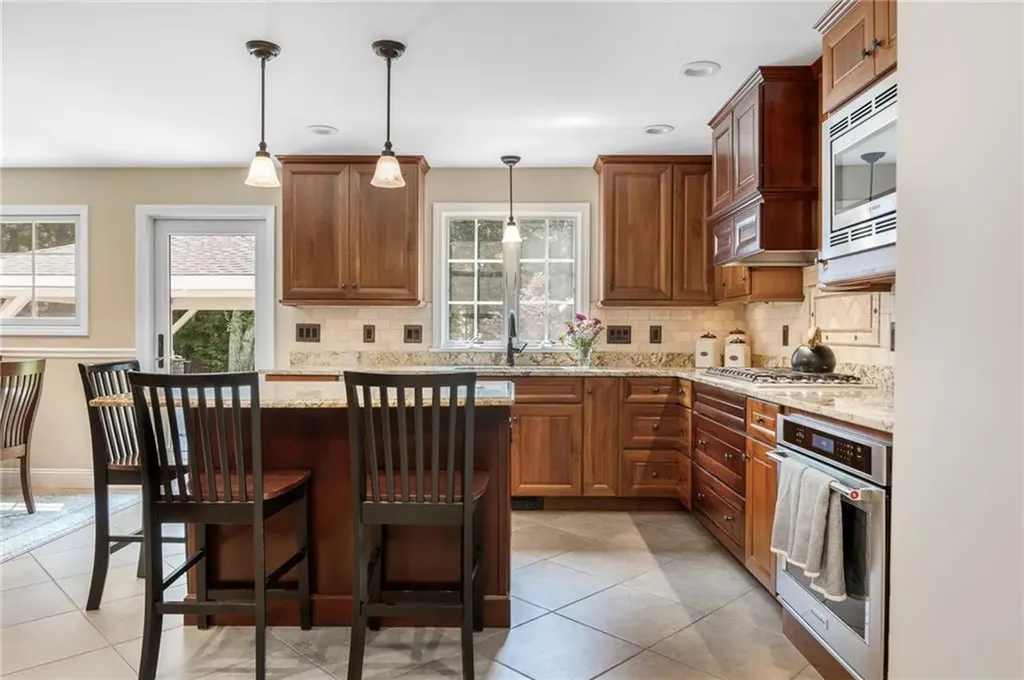 91 Woodridge Drive North Kingstown RI 02874