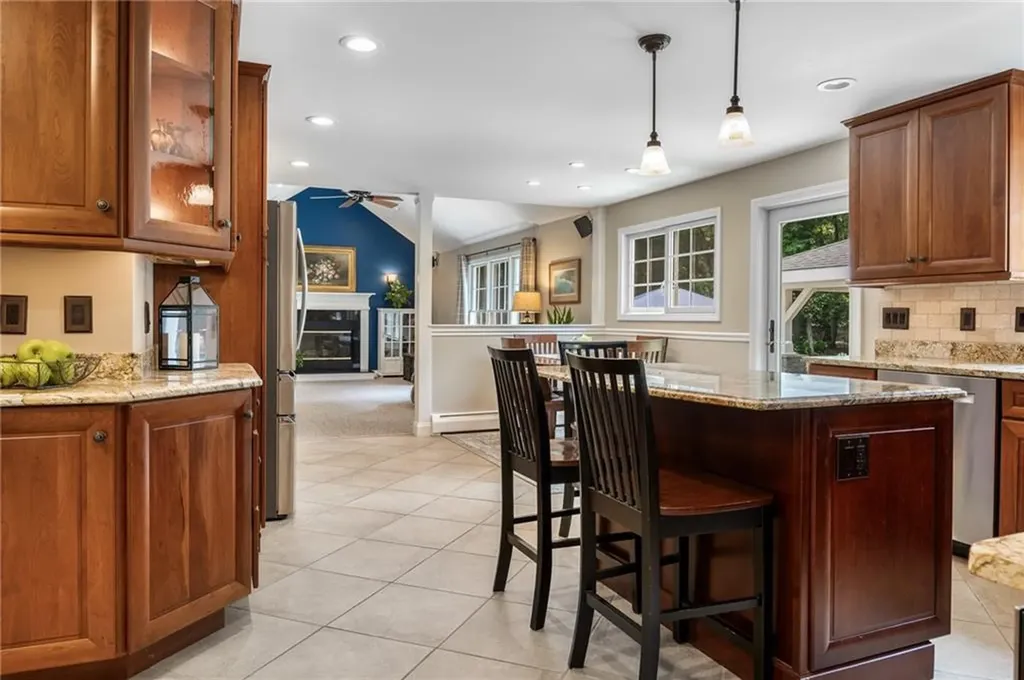 91 Woodridge Drive North Kingstown RI 02874
