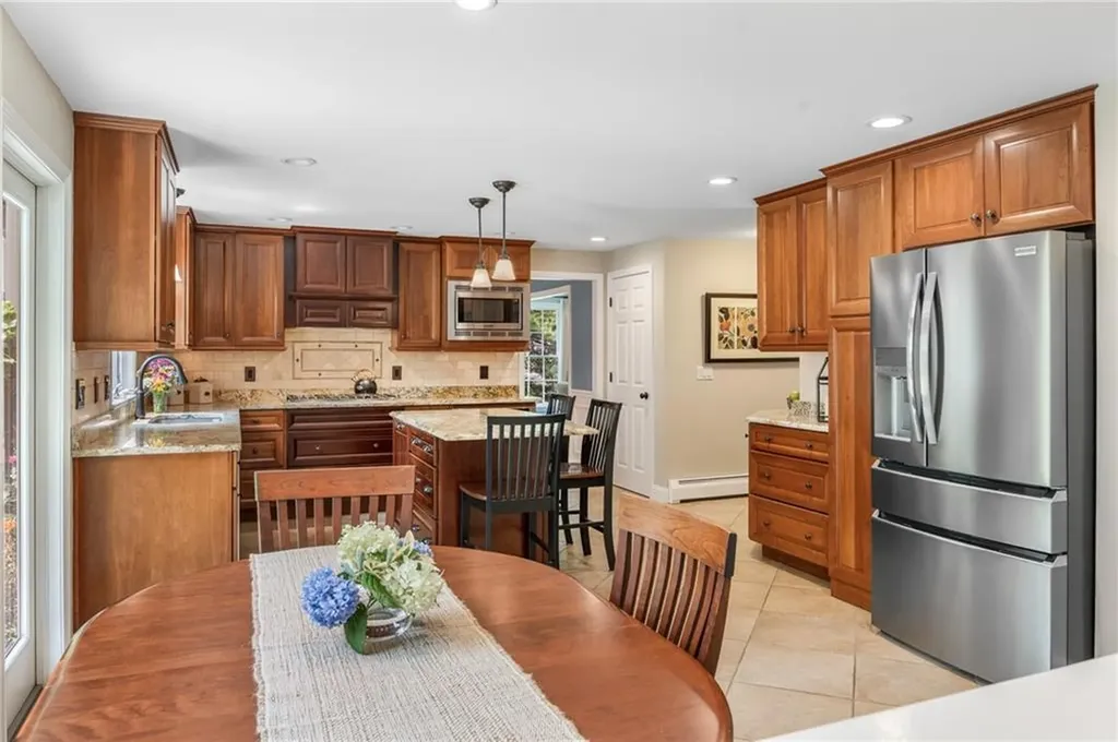 91 Woodridge Drive North Kingstown RI 02874