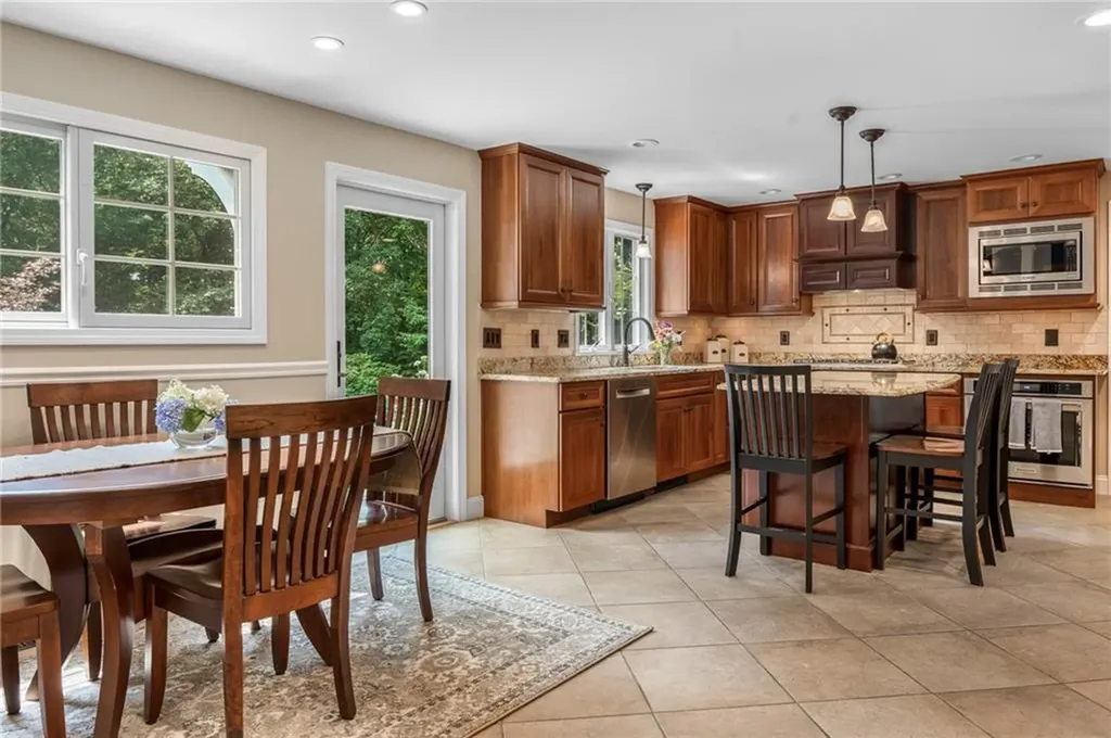 91 Woodridge Drive North Kingstown RI 02874