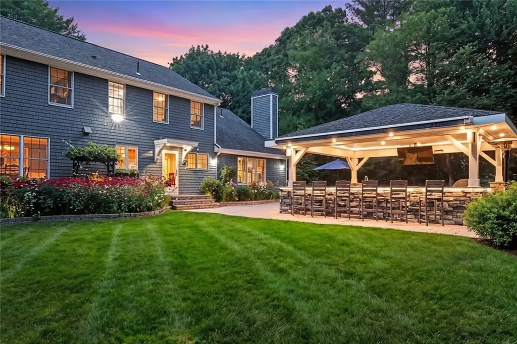 91 Woodridge Drive North Kingstown RI 02874