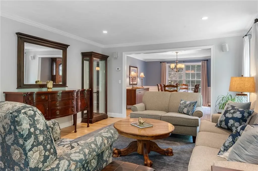 91 Woodridge Drive North Kingstown RI 02874