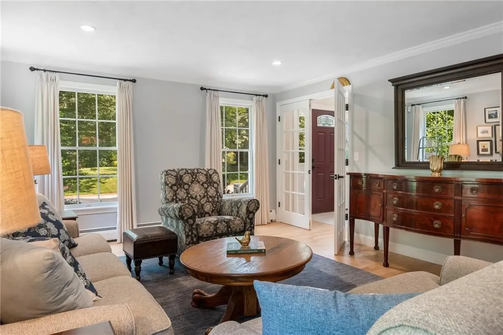 91 Woodridge Drive North Kingstown RI 02874