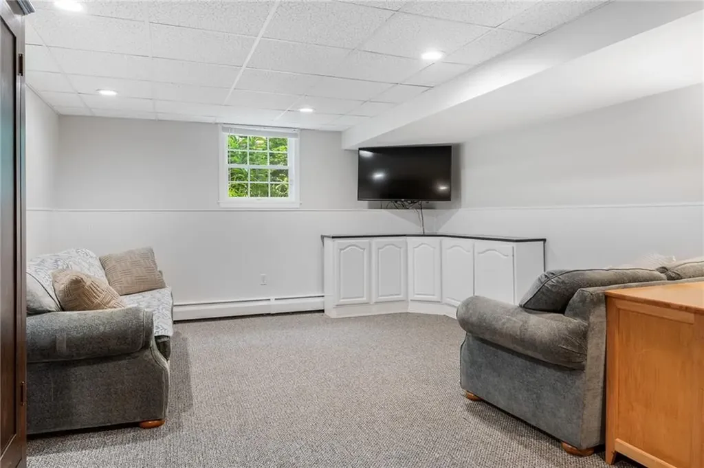 91 Woodridge Drive North Kingstown RI 02874