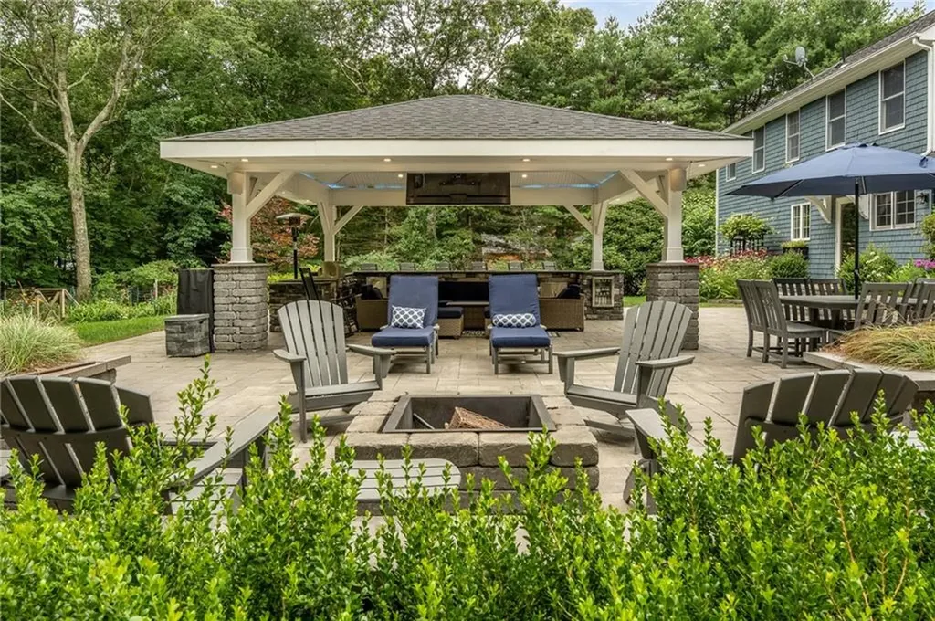 91 Woodridge Drive North Kingstown RI 02874