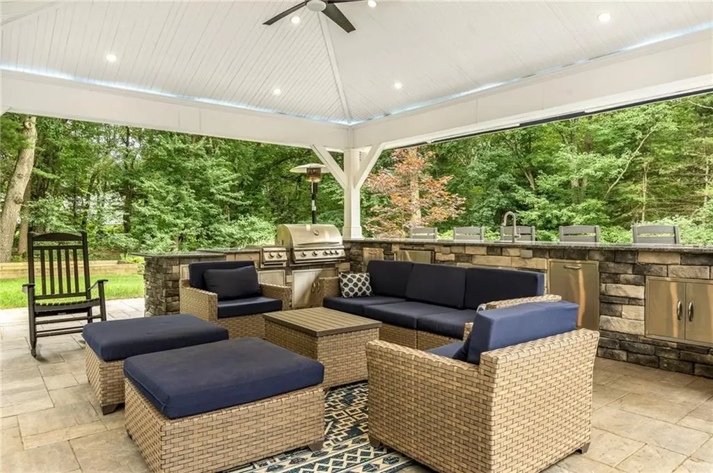 91 Woodridge Drive North Kingstown RI 02874