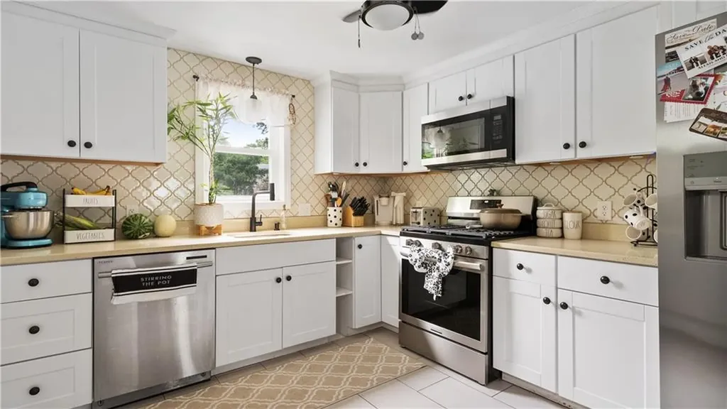 162 Thatcher Street East Providence RI 02916