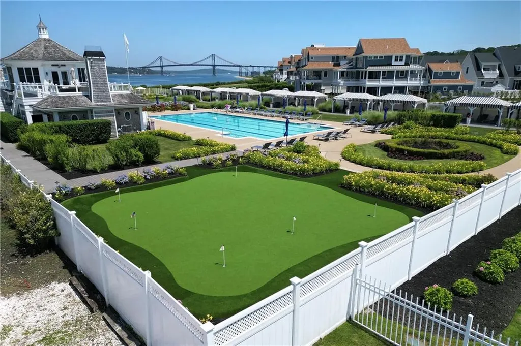 34 Wimbledon Circle Portsmouth RI 02871