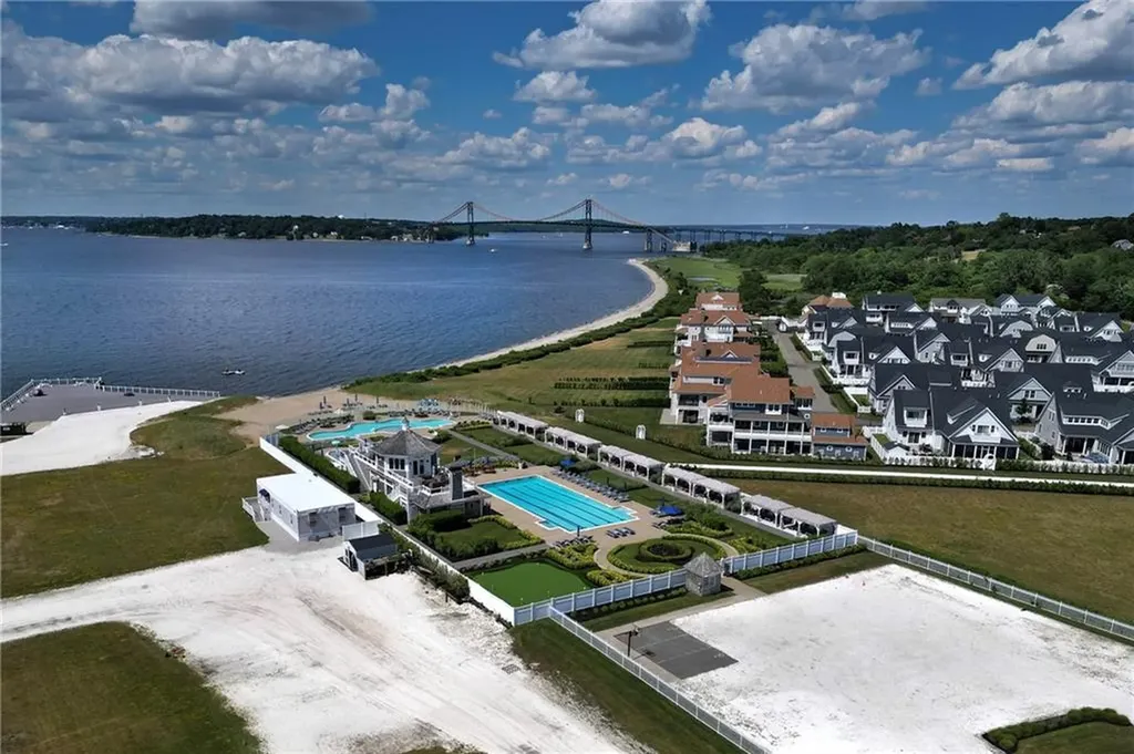 34 Wimbledon Circle Portsmouth RI 02871
