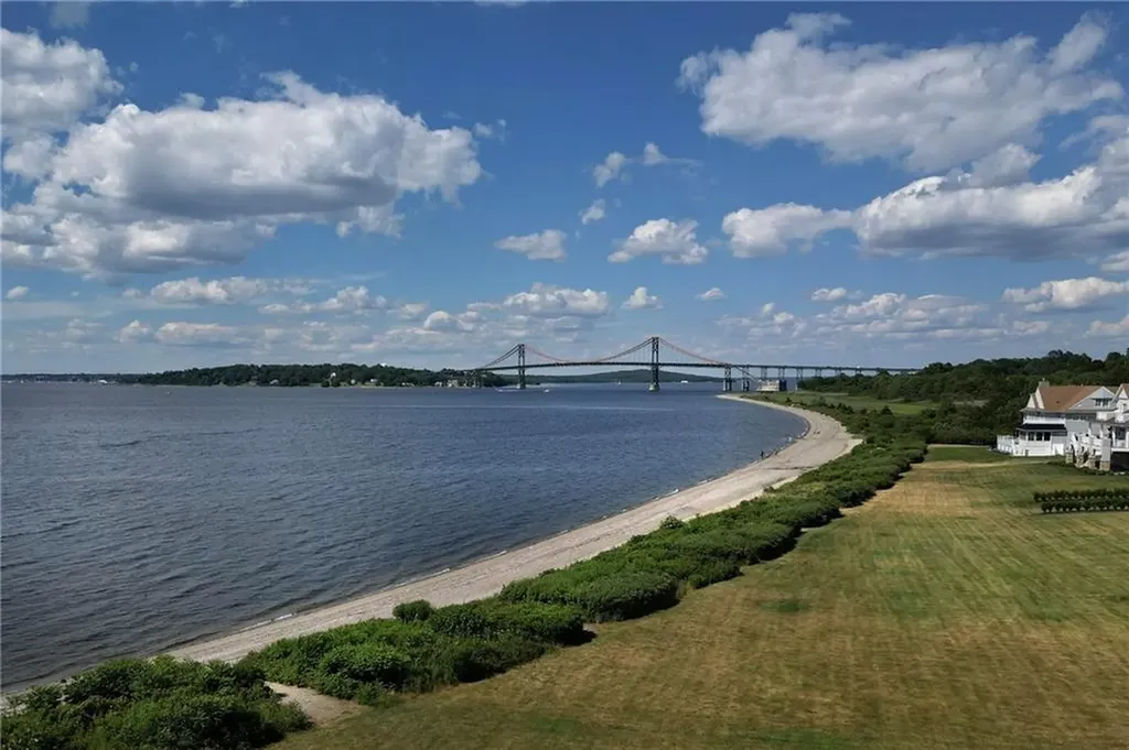 34 Wimbledon Circle Portsmouth RI 02871