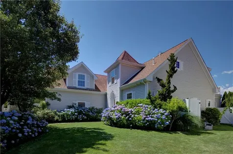 34 Wimbledon Circle Portsmouth RI 02871