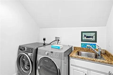 34 Wimbledon Circle Portsmouth RI 02871