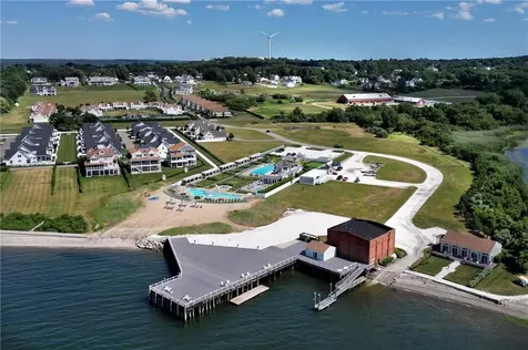 34 Wimbledon Circle Portsmouth RI 02871