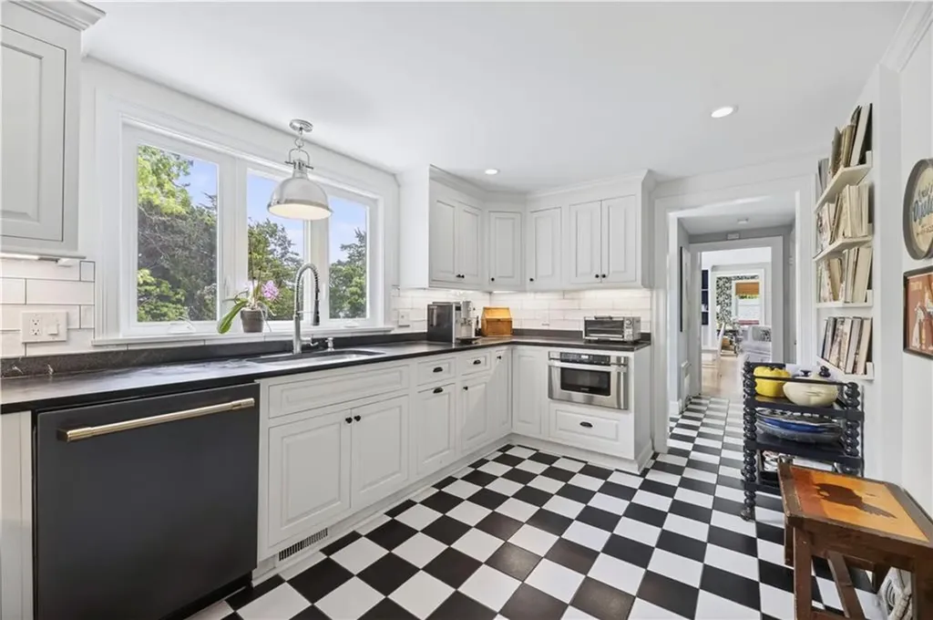 229 Shore Road Westerly RI 02891