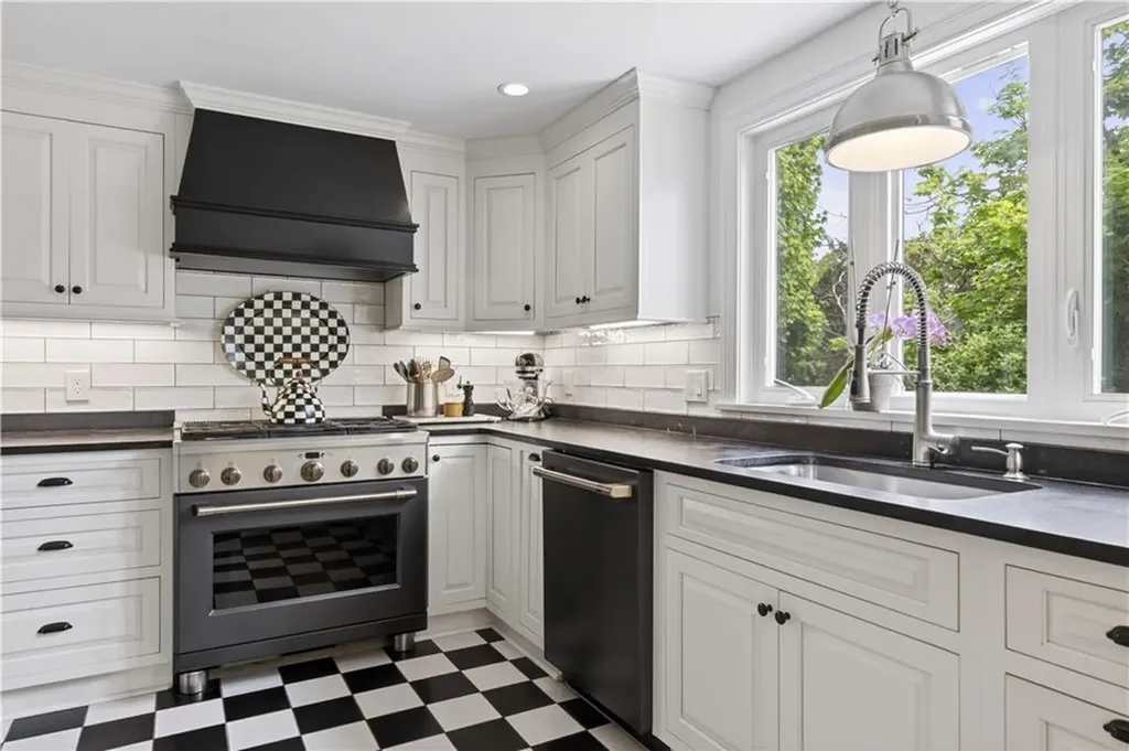 229 Shore Road Westerly RI 02891