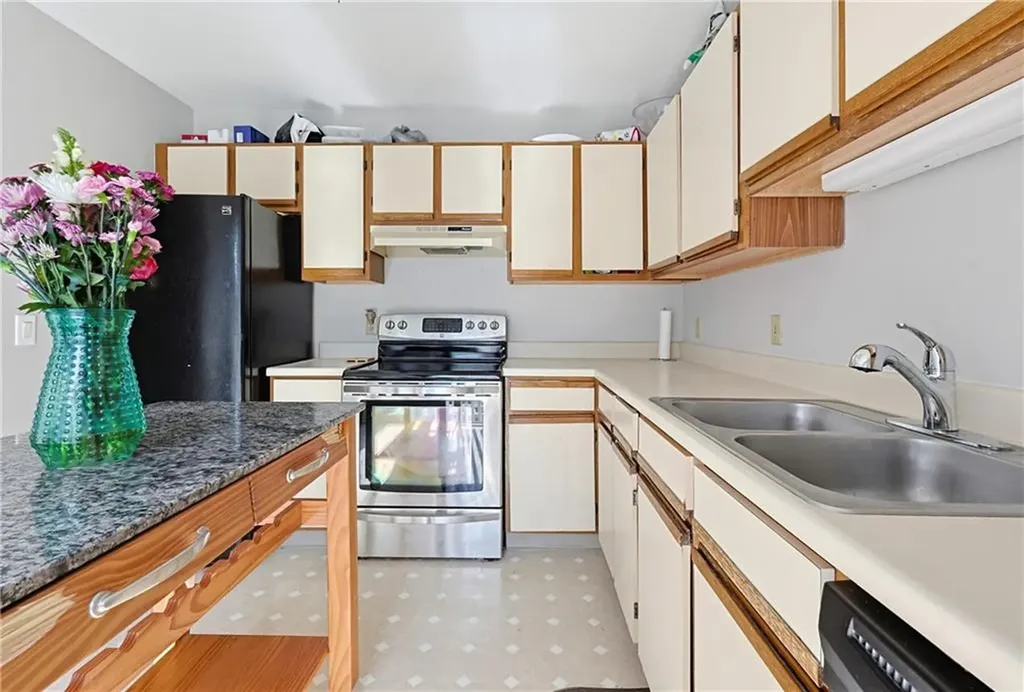 1 Willow Glen Circle Warwick RI 02889