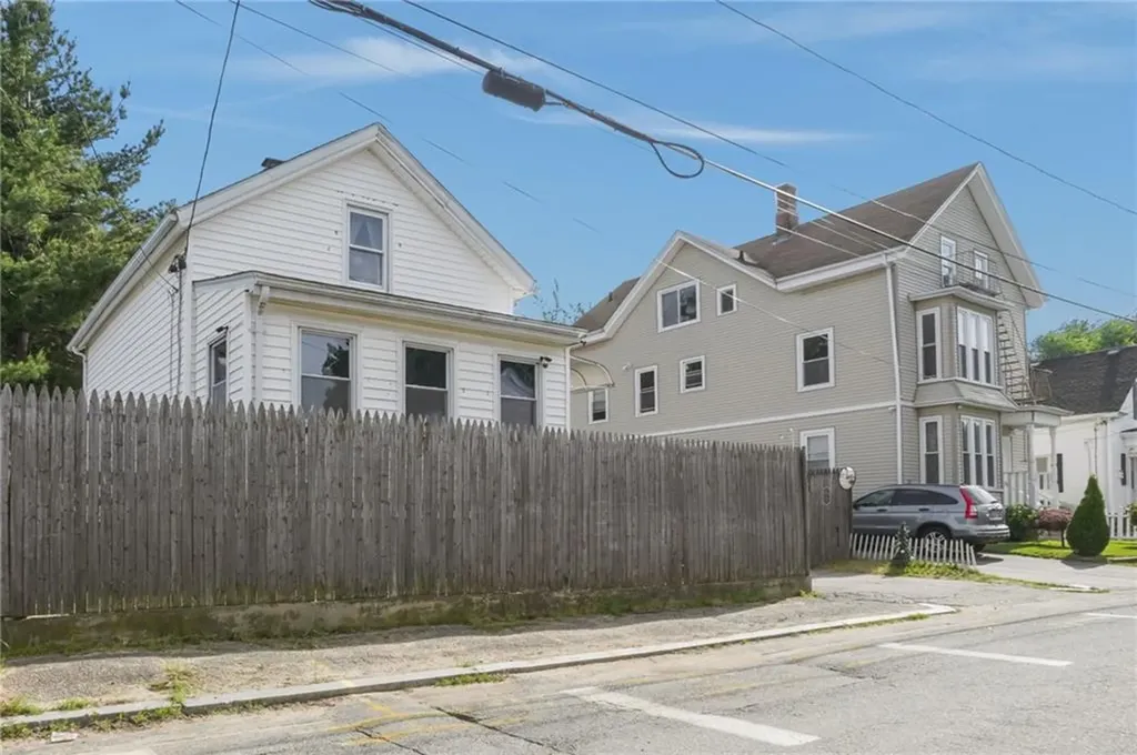 56 Henrietta Street Providence RI 02904