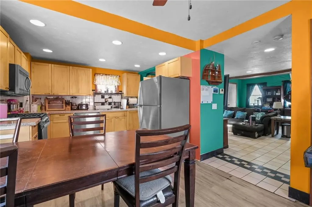 56 Henrietta Street Providence RI 02904