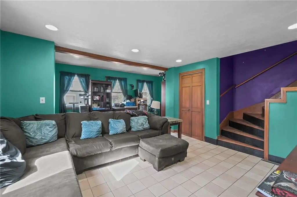 56 Henrietta Street Providence RI 02904