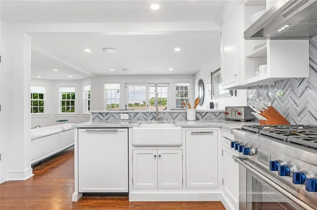 5 Pasadena Avenue Westerly RI 02891