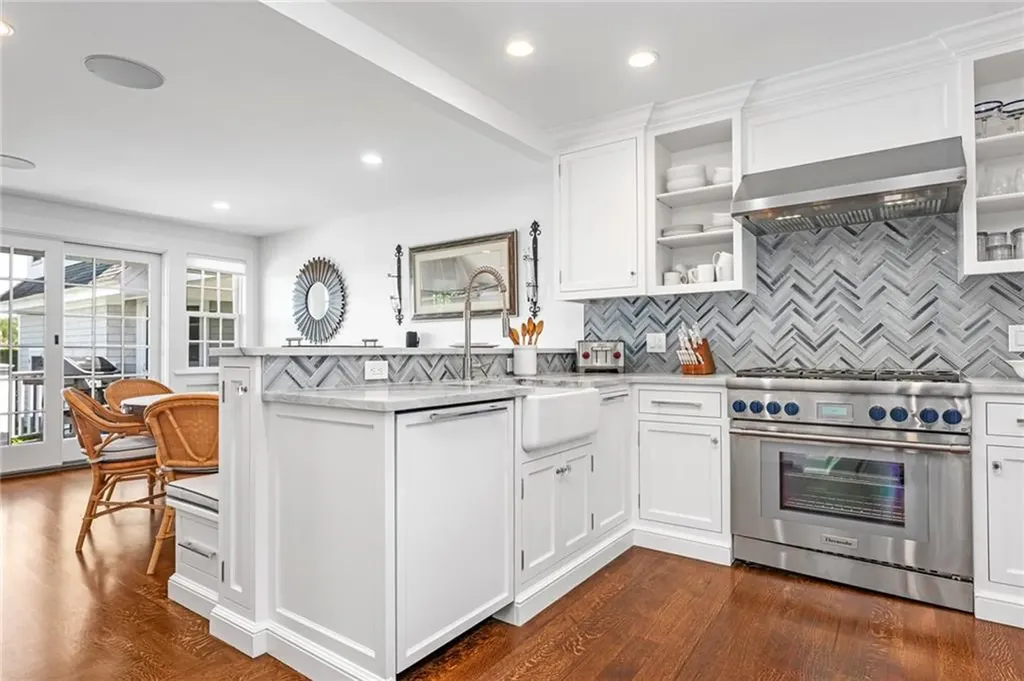 5 Pasadena Avenue Westerly RI 02891