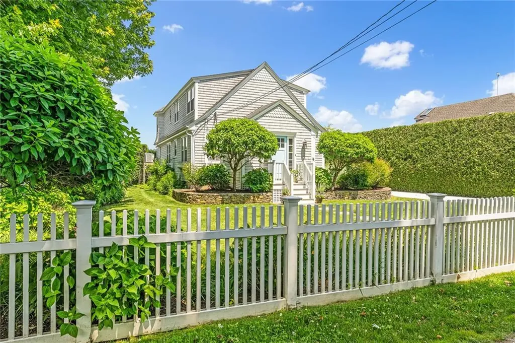 5 Pasadena Avenue Westerly RI 02891