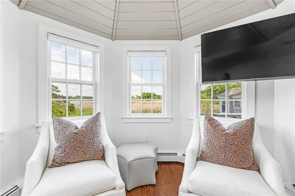5 Pasadena Avenue Westerly RI 02891