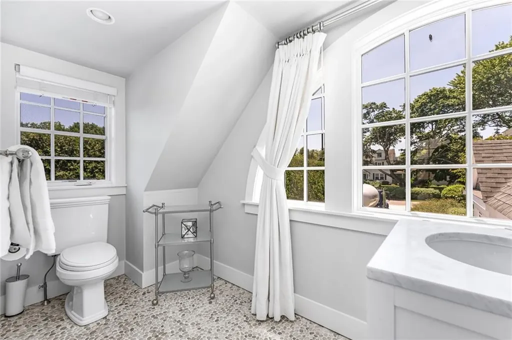 5 Pasadena Avenue Westerly RI 02891