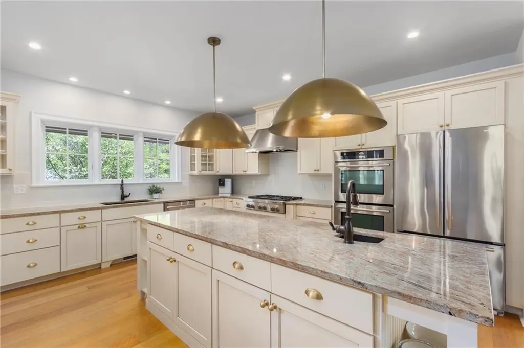 104 Ferry Road Bristol RI 02809