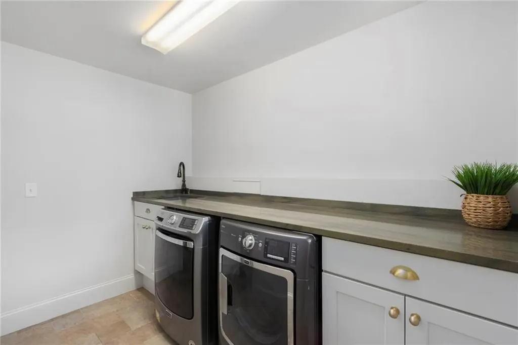 104 Ferry Road Bristol RI 02809