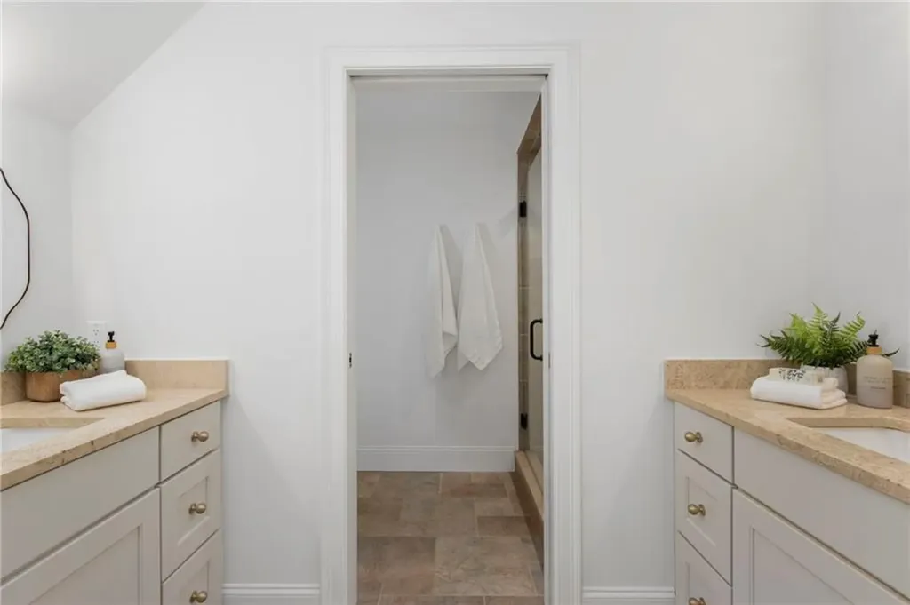 104 Ferry Road Bristol RI 02809