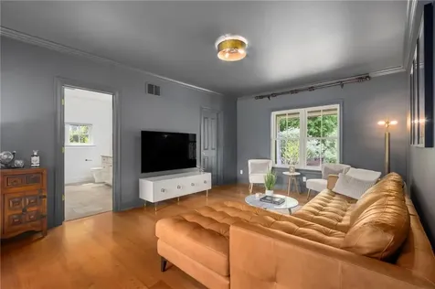 104 Ferry Road Bristol RI 02809