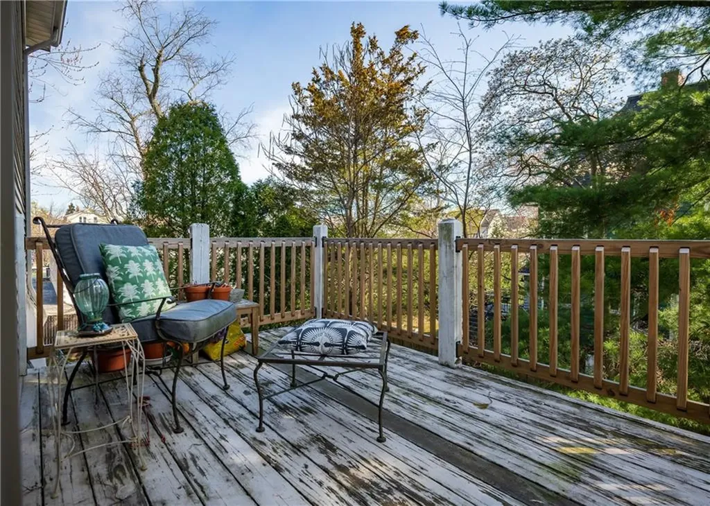 169 Arnold Avenue Cranston RI 02905