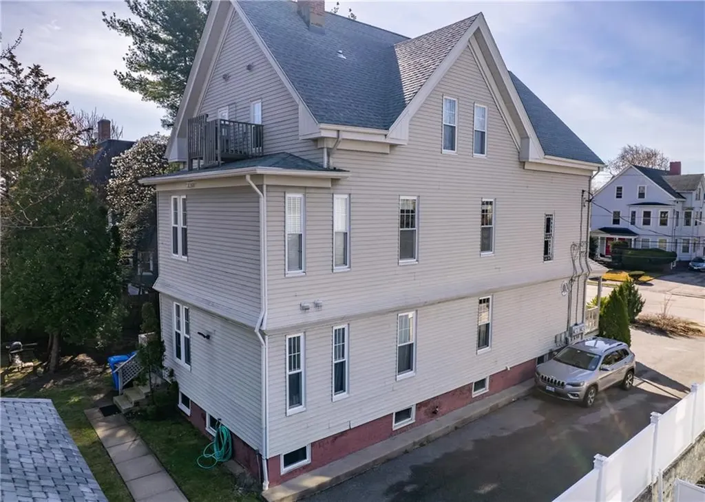 169 Arnold Avenue Cranston RI 02905