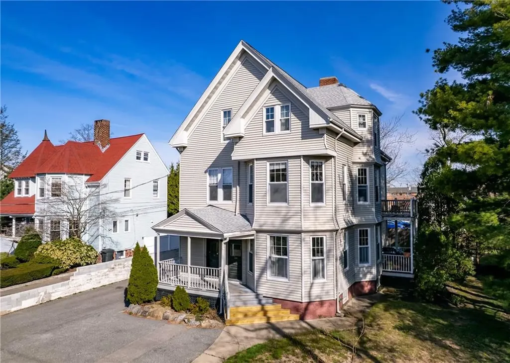 169 Arnold Avenue Cranston RI 02905