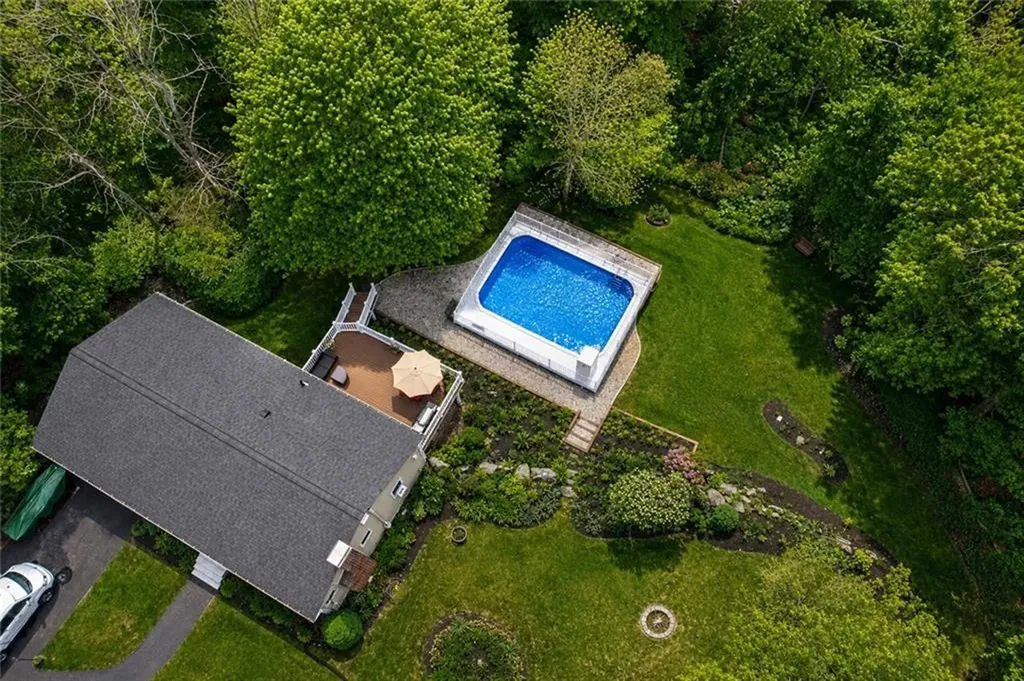 422 Rockland Road Scituate RI 02857