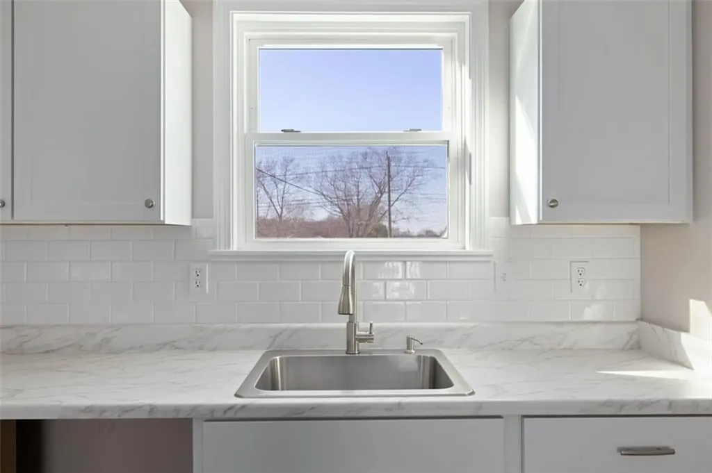 36 Kinnicutt Avenue Warren RI 02885