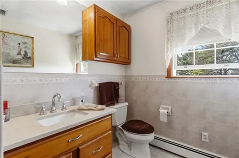 36 High St Street Freetown MA 02702