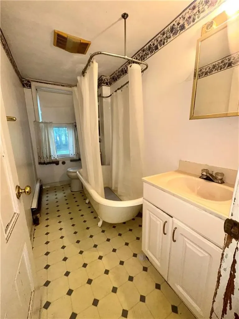 26 Pleasant Street Lincoln RI 02865