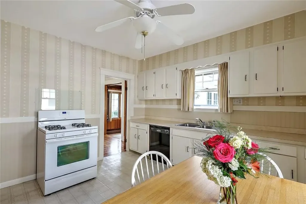 96 Jastram Street Providence RI 02908