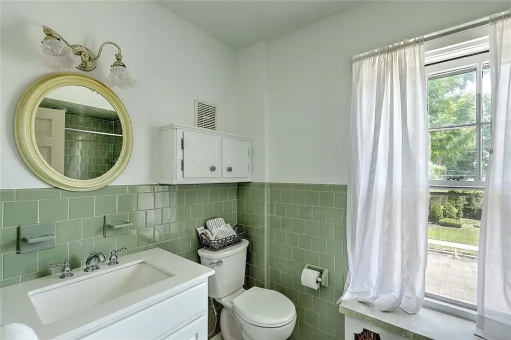 96 Jastram Street Providence RI 02908