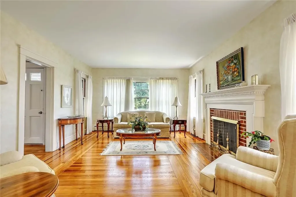 96 Jastram Street Providence RI 02908
