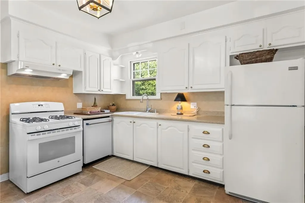 135 Olney Avenue North Providence RI 02911