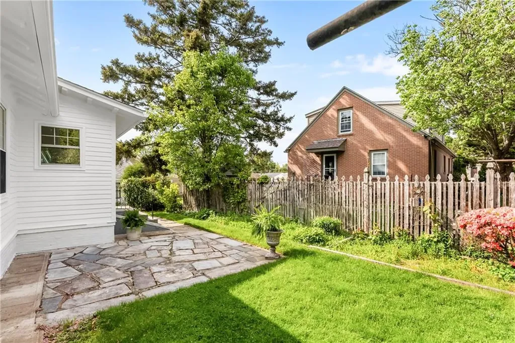135 Olney Avenue North Providence RI 02911