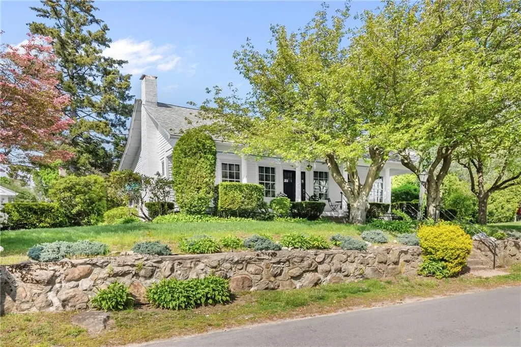 135 Olney Avenue North Providence RI 02911