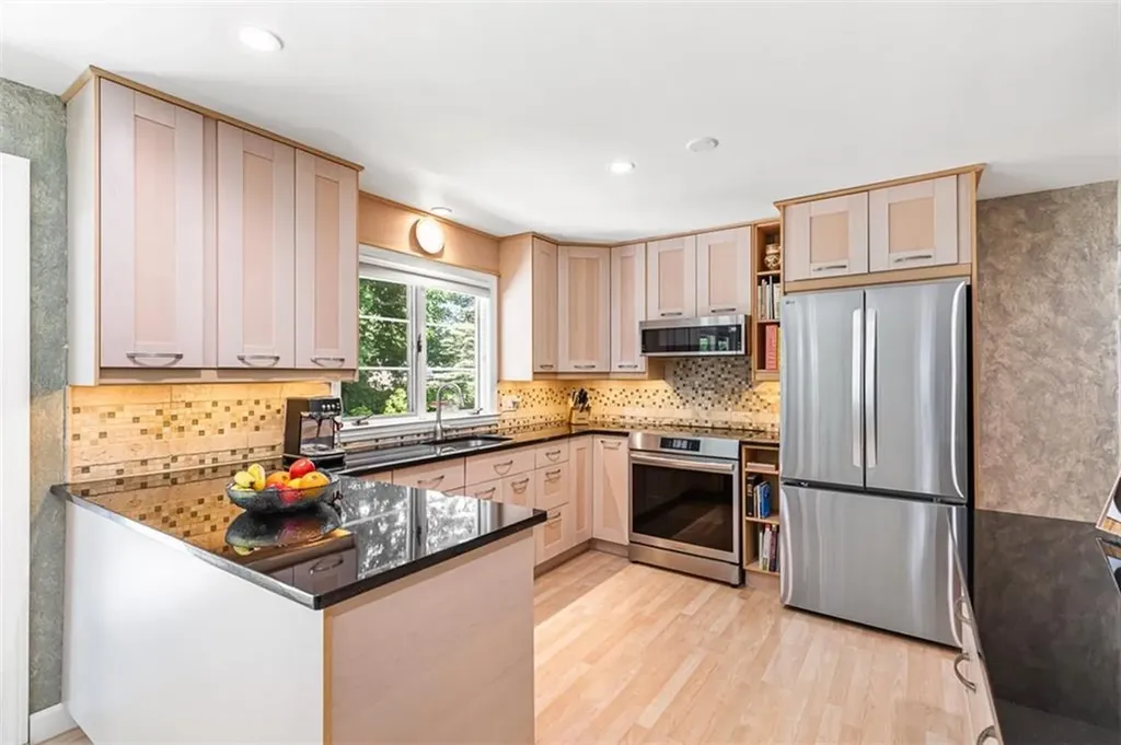 71 Primrose Hill Road Barrington RI 02806